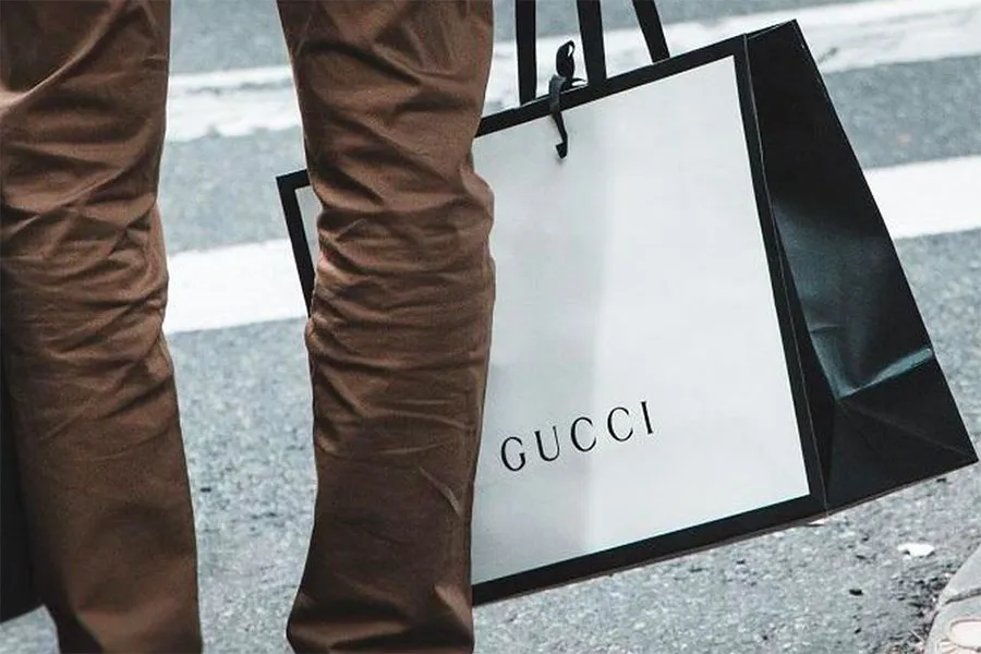 50+ Best Fashion Brand Logos in 2026 [Designer Gallery]